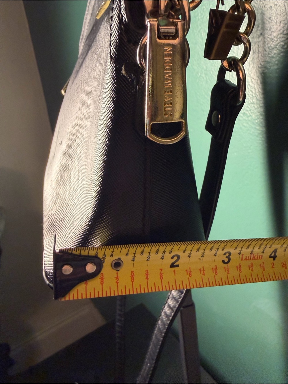Steve Madden Black Saffiano Dome Crossbody Bag Gold Chain Strap - Picture 4 of 7